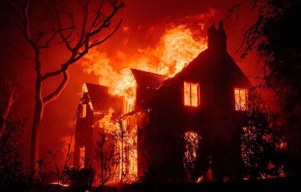 Incendies à Los Angeles : 16 morts, 12000 bâtiments détruits, 15 000 ha en fumée