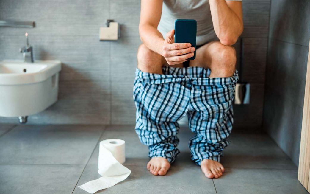 Toilettes + smartphone = cocktail dangereux ?