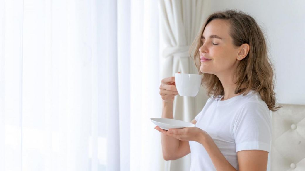 Vous buvez votre café trop tôt ? Voici pourquoi c’est une erreur !
