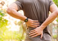 Douleurs bas du dos : 4 astuces pour se soulager !