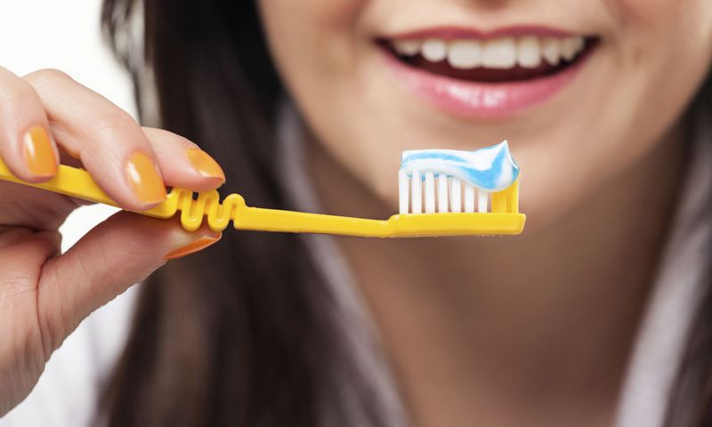 Hygiene-dentaire-la-brosse-a-dent-un-veritable-nid-a-microbes