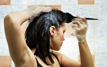 Se teindre les cheveux augmente-t-il le risque de cancer ?