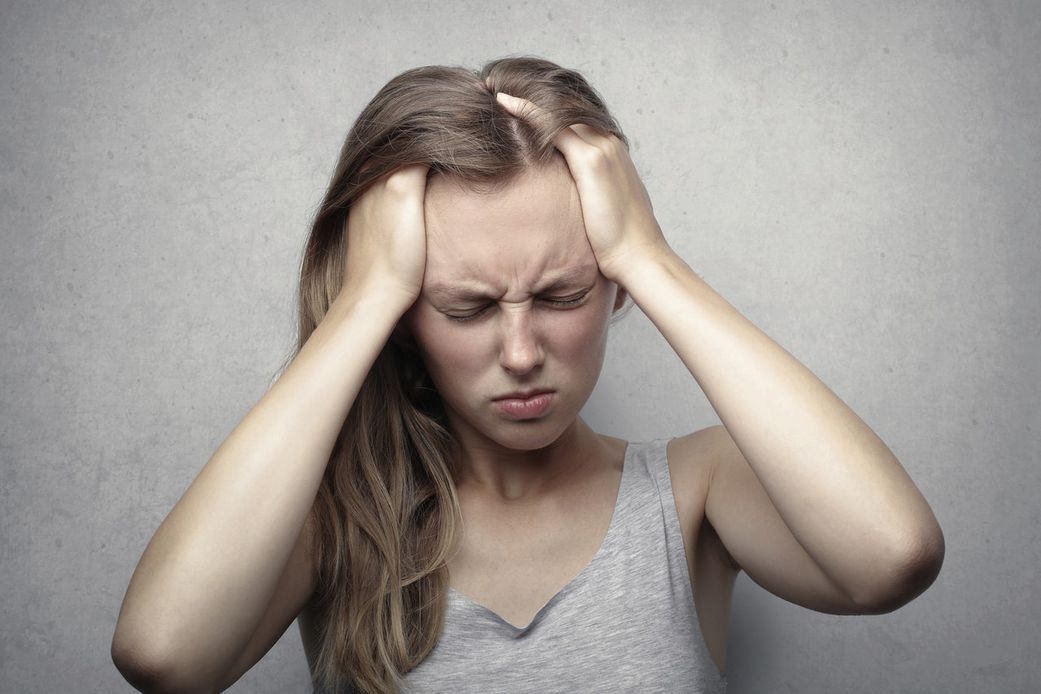 Maux de tête : les 5 signes qui doivent vous inquiéter