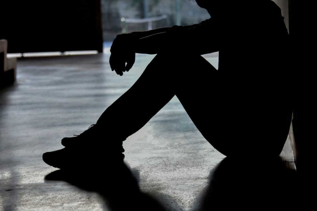 Elle abandonne son bébé de 3 mois dans son lit conjugal et se suicide dans les toilettes
