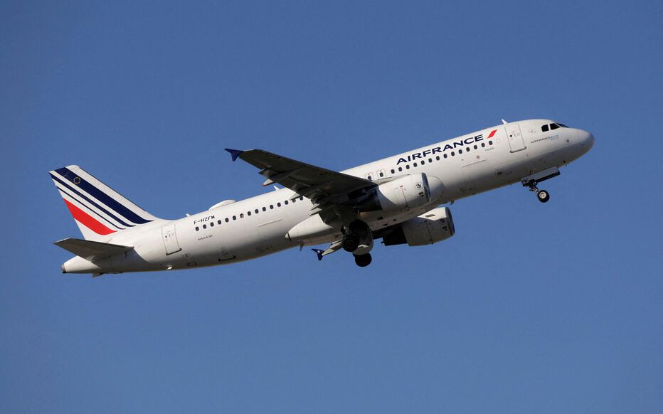 En plein vol, une passagère du vol Air France vers Dakar étrangle le chef de cabine