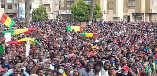 Opposition et société civile dans la rue : Plaidoyer pour la démocratie et contre la morosité économique