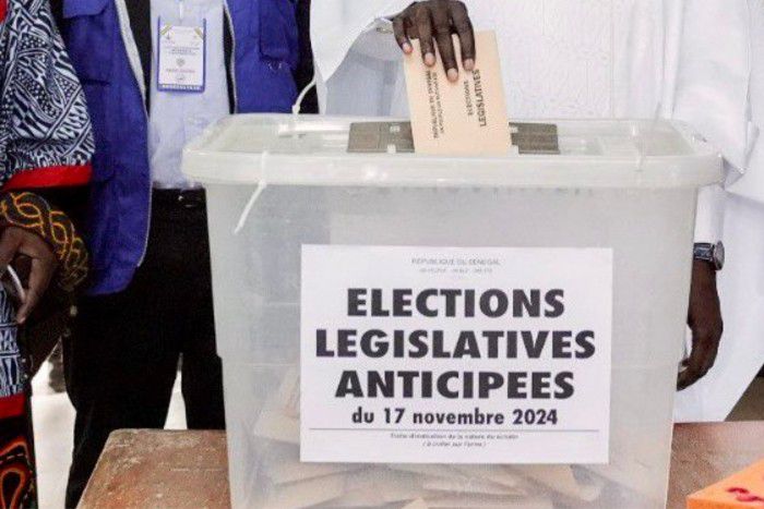 legislatives-elections-election-bureau-de-vote-17-novembre-2024