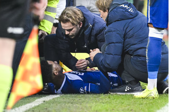 Jupiler Pro League : frayeur lors de Gand-Standard. BELGA PHOTO TOM GOYVAERTS