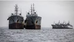 Des bateaux de pêche dans la baie de Hann, à Dakar, en septembre 2023. JOHN WESSELS / AFP