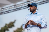 Tensions au sommet de l'Etat : Juan Branco remet en cause la légitimité de Diomaye Faye