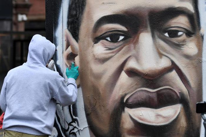 Rapport d'autopsie: George Floyd avait le COVID-19. Il a été testé positif en avril mais n'a présenté aucun symptôme.