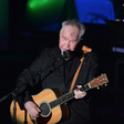 John Prine sur scène lors du Gala du Temple de la renommée des auteurs-compositeurs 2019, où il faisait partie des intronisés