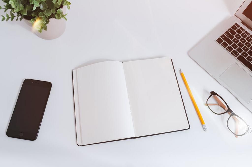 ordinateur-cahier-pexels