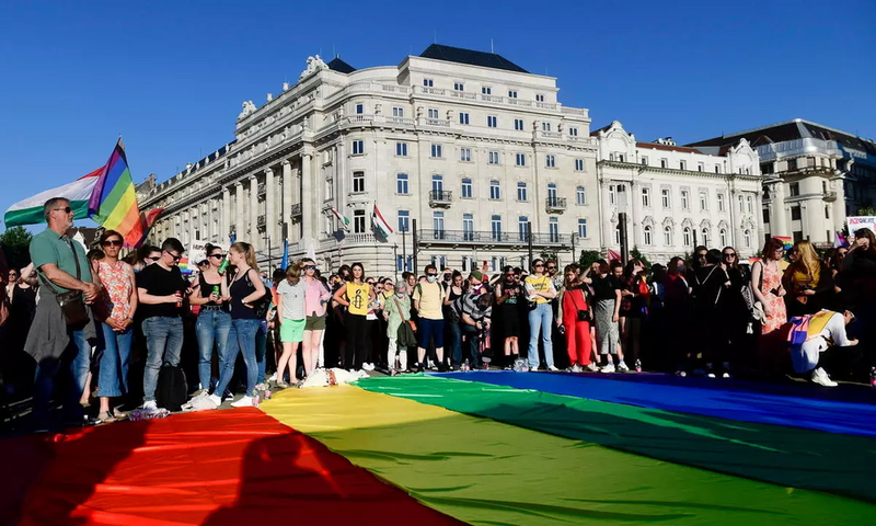 La Hongrie adopte une loi pour interdire la promotion de l’homosexualité auprès des mineurs