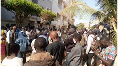Mobilisation des partisans d'Ousmane Sonko devant sa demeure