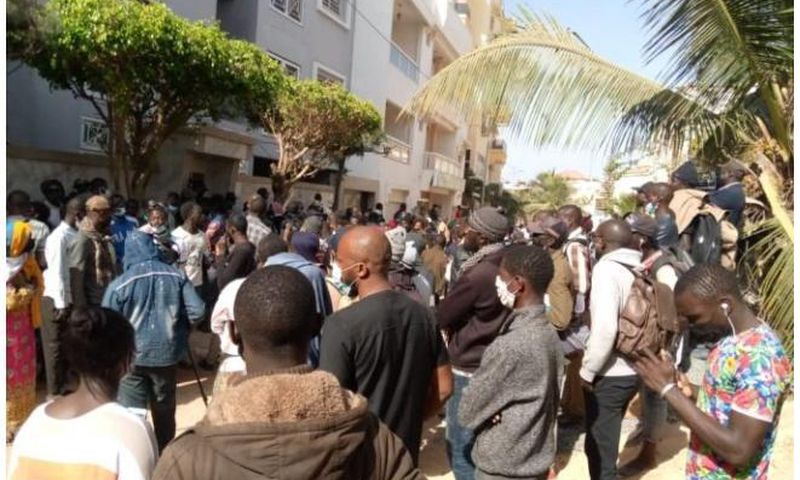 Mobilisation des partisans d'Ousmane Sonko devant sa demeure