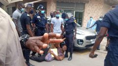 GUY MARIUS SAGNA ARRÊTÉ DEVANT LA PRÉFECTURE DE DAKAR