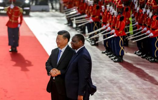 Le président Macky Sall en compagnie de son homologue Xi Jinping lors d'une visite de ce dernier au Sénégal