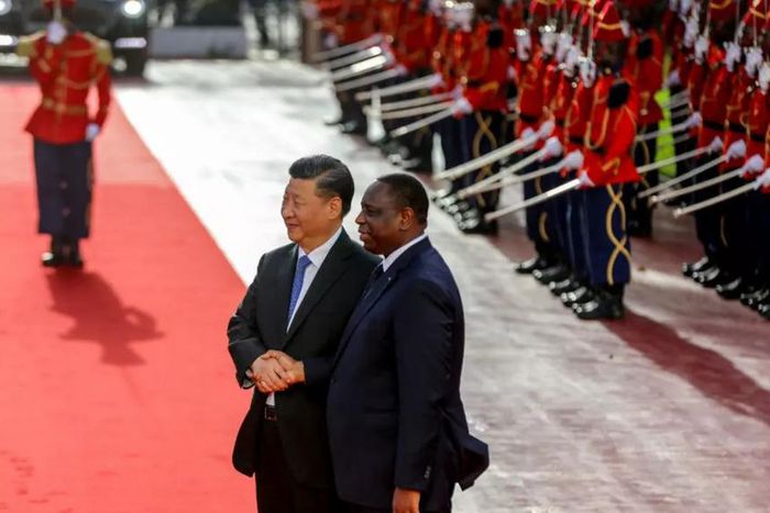 Le président Macky Sall en compagnie de son homologue Xi Jinping lors d'une visite de ce dernier au Sénégal