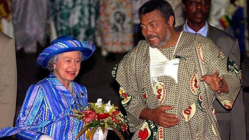 La reine Elizabeth et Jerry Rawlings lors de la visite d'État de la reine dans l'ancienne colonie britannique en 1999