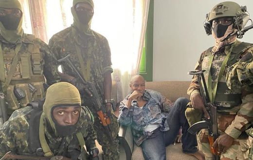 Soldiers capture Guinea President Conde (Twitter: @JournalGeopol)