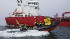 greenpeace intercepte un navire