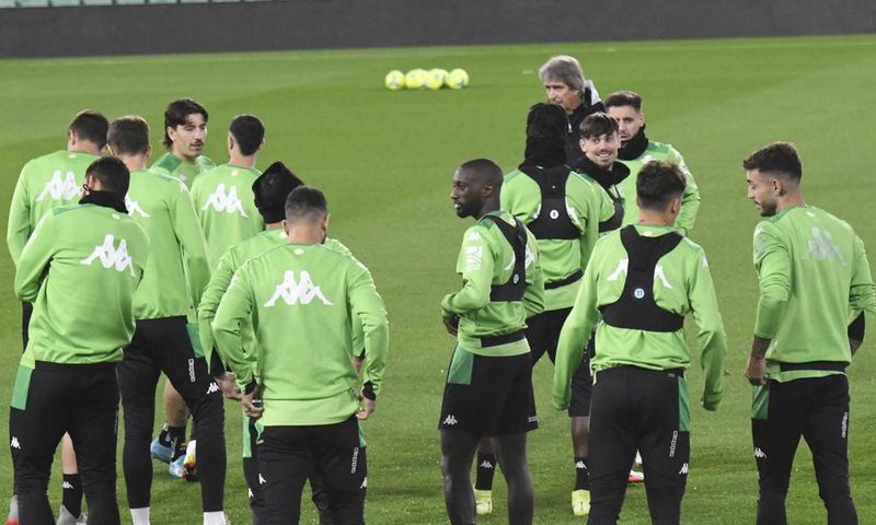 Youssouf Sabaly avec ses coéquipiers du Bétis