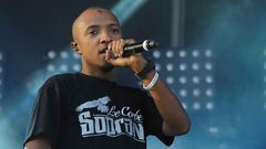 Le rappeur Soprano a une tâche de prière sur le front