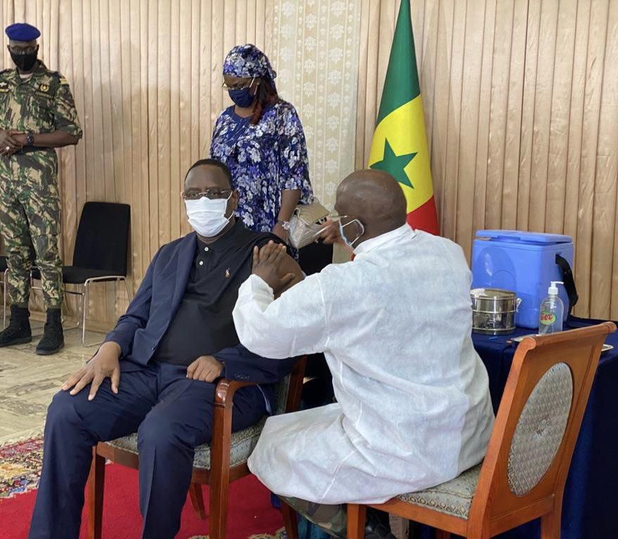 Macky Sall se vaccine contre la Covid-19