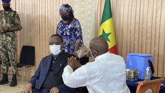 Macky Sall se vaccine contre la Covid-19