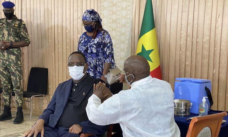 Macky Sall se vaccine contre la Covid-19