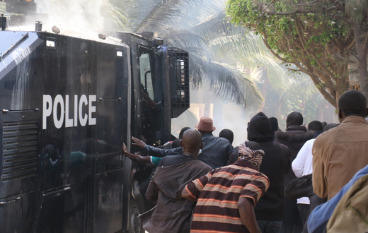 De violents affrontements ont éclaté lundi entre forces de l'ordre et manifestants pro-Sonko