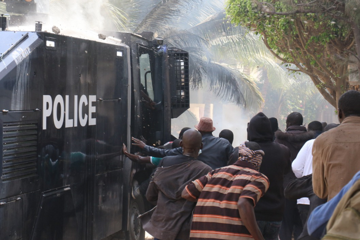 De violents affrontements ont éclaté lundi entre forces de l'ordre et manifestants pro-Sonko