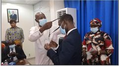 Daouda Mine reçoit sa carte de presse