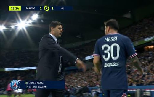Lionel-Messi-a-sa-sortie-pendant-PSG-OL-2-1131058