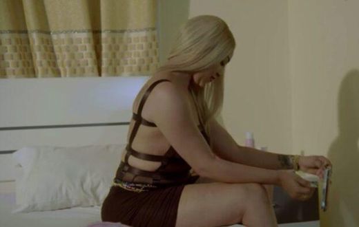 L'actrice Léna Guèye dans la série Infidèles