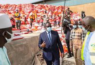 Macky Sall a donné le samedi 11 avril 2020 le coup d'envoi pour la distribution de l'aide alimentaire d'urgence destinée à près d'un million de ménages sénégalais, à cause de la crise économique engendrée par la pandémie du nouveau Coronavirus.