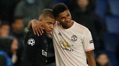 Kylian-Mbappé avec Marcus Rashford pendant un match de LdC entre le PSG et Man United