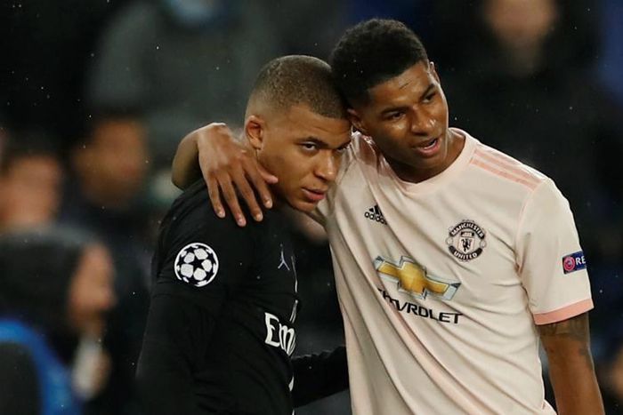 Kylian-Mbappé avec Marcus Rashford pendant un match de LdC entre le PSG et Man United