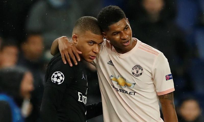 Kylian-Mbappé avec Marcus Rashford pendant un match de LdC entre le PSG et Man United