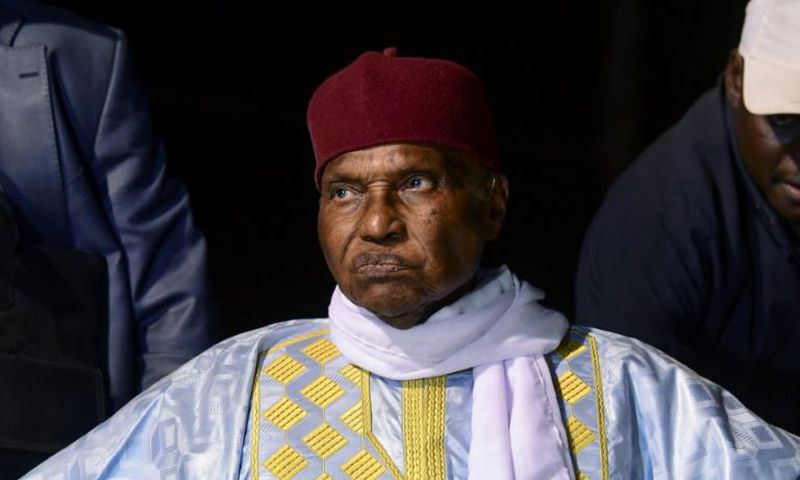 Ex-president Abdoulaye Wade has called for the burning of election materials and attacks on voting stations