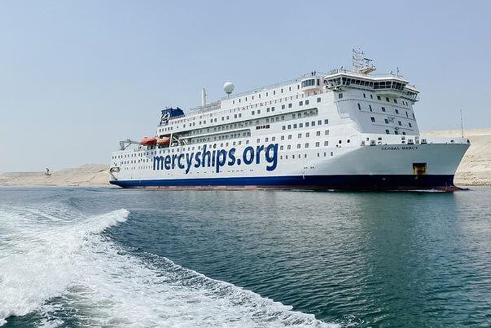 Global-mercy-suez-canal mobile