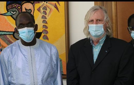Pr Raoult reçu par Diouf Sarr