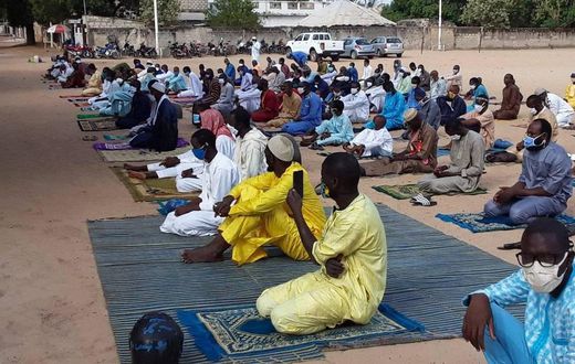 Des musulmans à la prière de l'Aid El Fitr