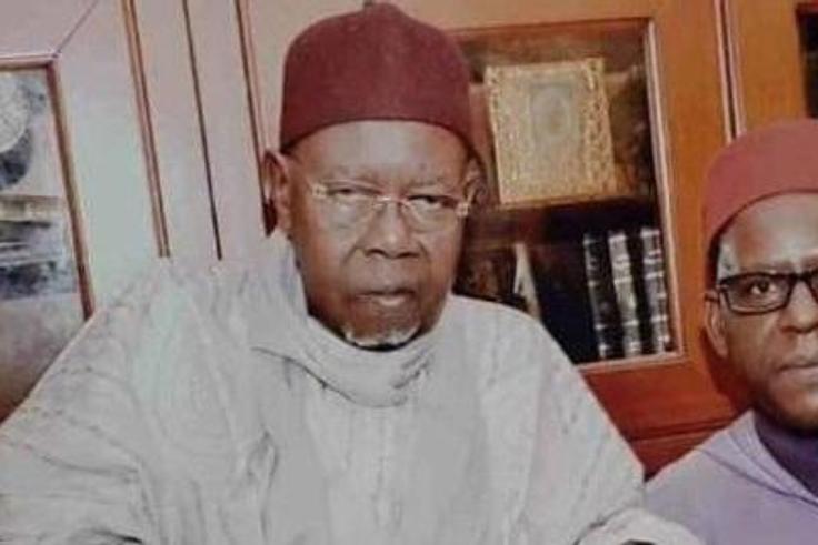 Serigne Abdou Aziz Sy (à droite) en compagnie de son père Serigne Moustapha Sy Djamil (à gauche)