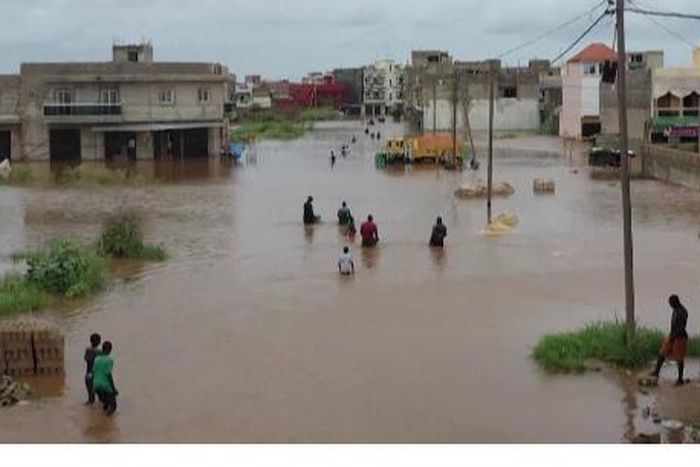 INONDATIONS : MACKY SALL ANNONCÉ A KEUR MASSAR AUJOURD’HUI