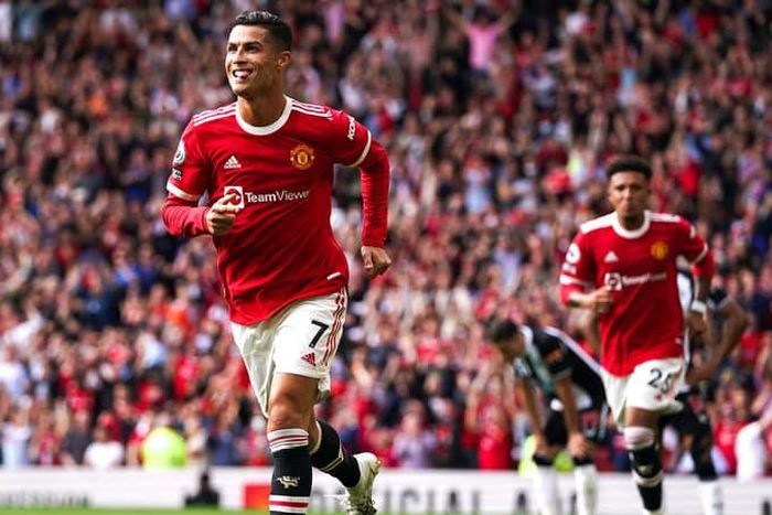 Cristiano-Ronaldo-s-est-offert-un-double-pour-son-grand-retour-a-Manchester-1126112