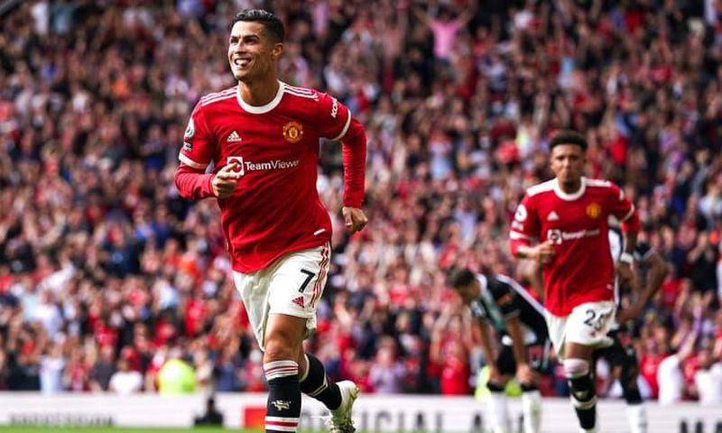 Cristiano-Ronaldo-s-est-offert-un-double-pour-son-grand-retour-a-Manchester-1126112