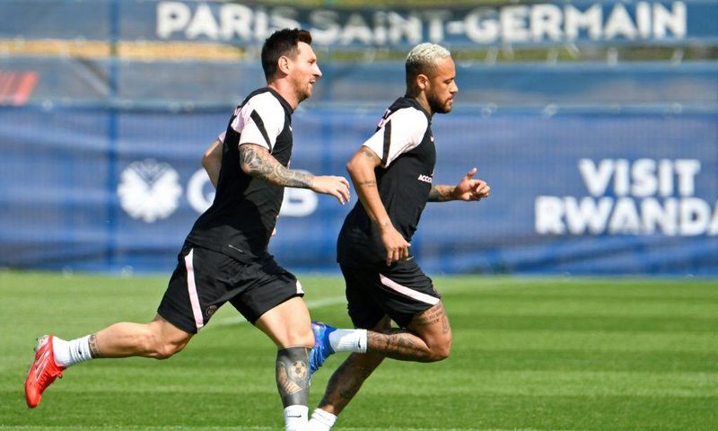 in the wings: Lionel Messi and Neymar are training but will not play for Paris Saint-Germain against Strasbourg
