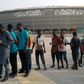Des supporters à l'entrée d'un stade au Cameroun